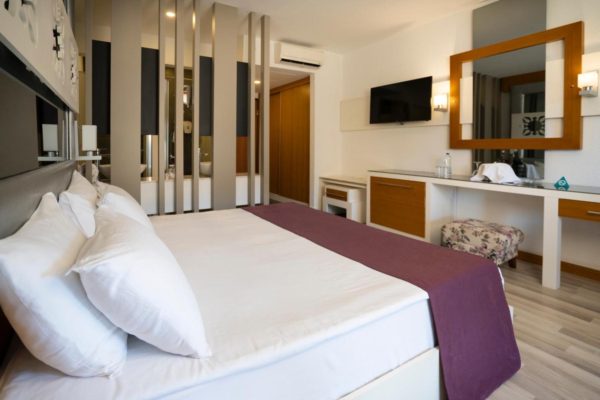 Flora Garden Beach Hotel - Adults Only 16 Plus - Couples Concept Kızılot Bagian luar foto