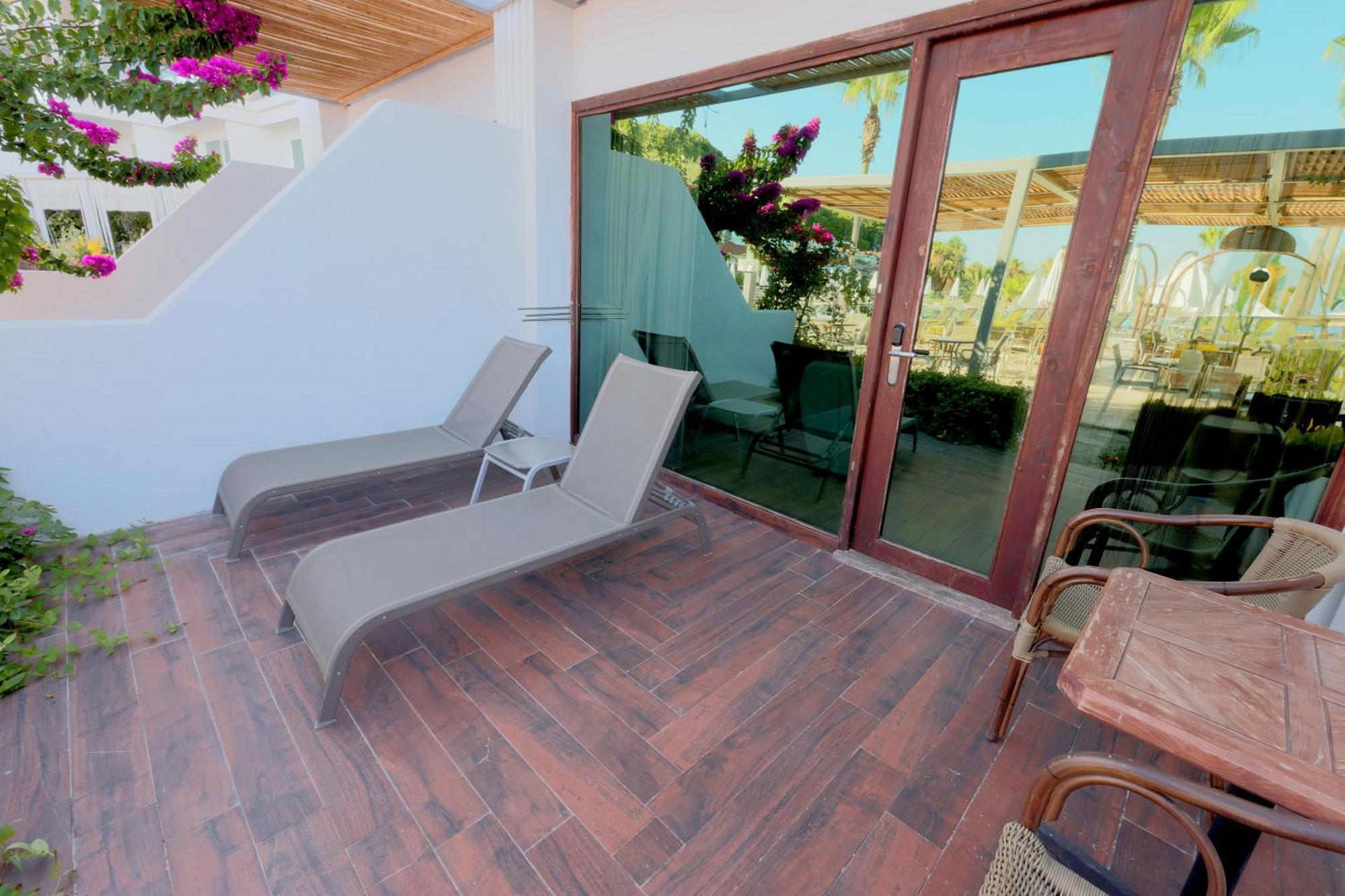 Flora Garden Beach Hotel - Adults Only 16 Plus - Couples Concept Kızılot Bagian luar foto