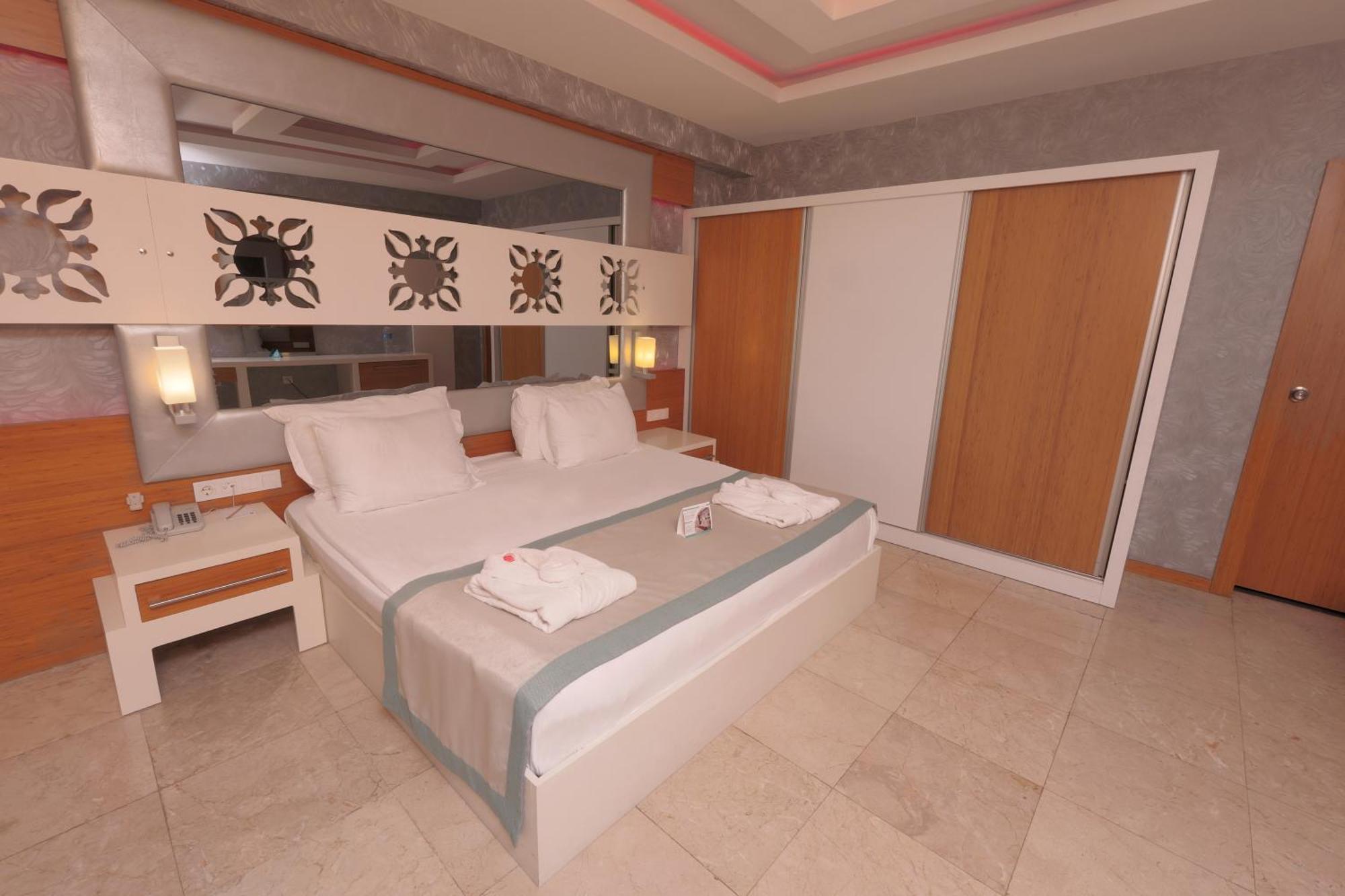 Flora Garden Beach Hotel - Adults Only 16 Plus - Couples Concept Kızılot Bagian luar foto