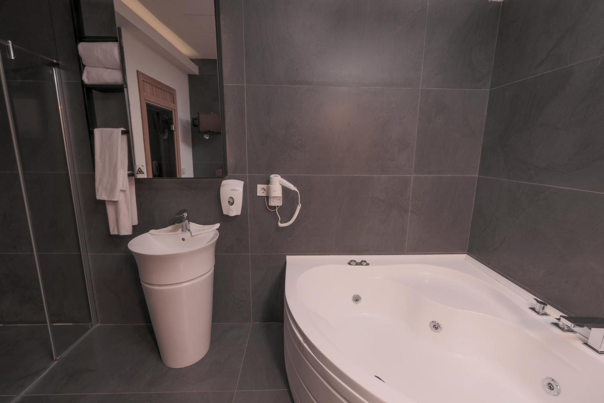 Flora Garden Beach Hotel - Adults Only 16 Plus - Couples Concept Kızılot Bagian luar foto
