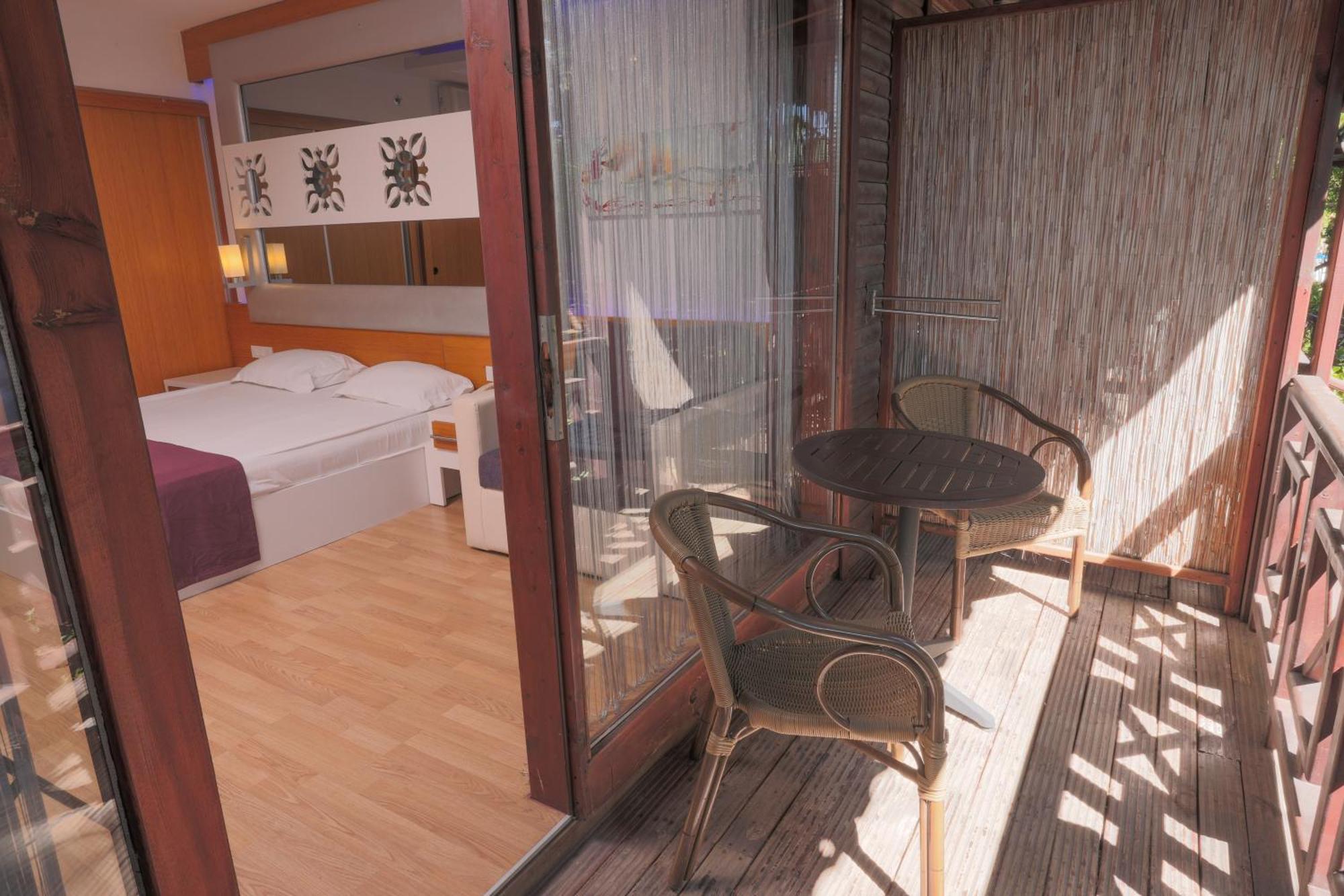 Flora Garden Beach Hotel - Adults Only 16 Plus - Couples Concept Kızılot Bagian luar foto