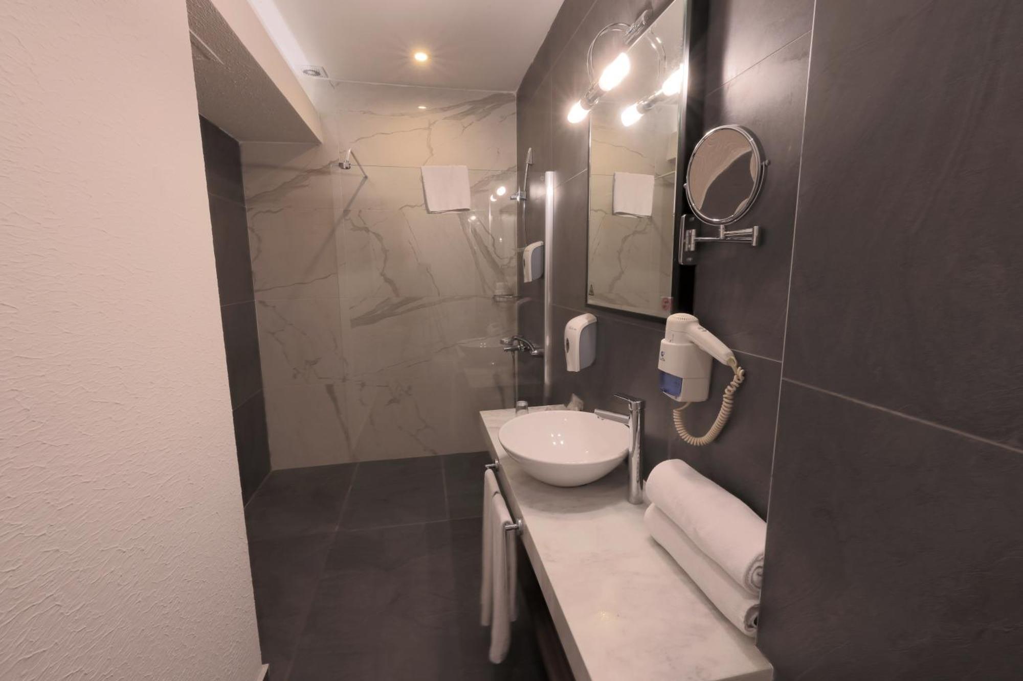 Flora Garden Beach Hotel - Adults Only 16 Plus - Couples Concept Kızılot Bagian luar foto